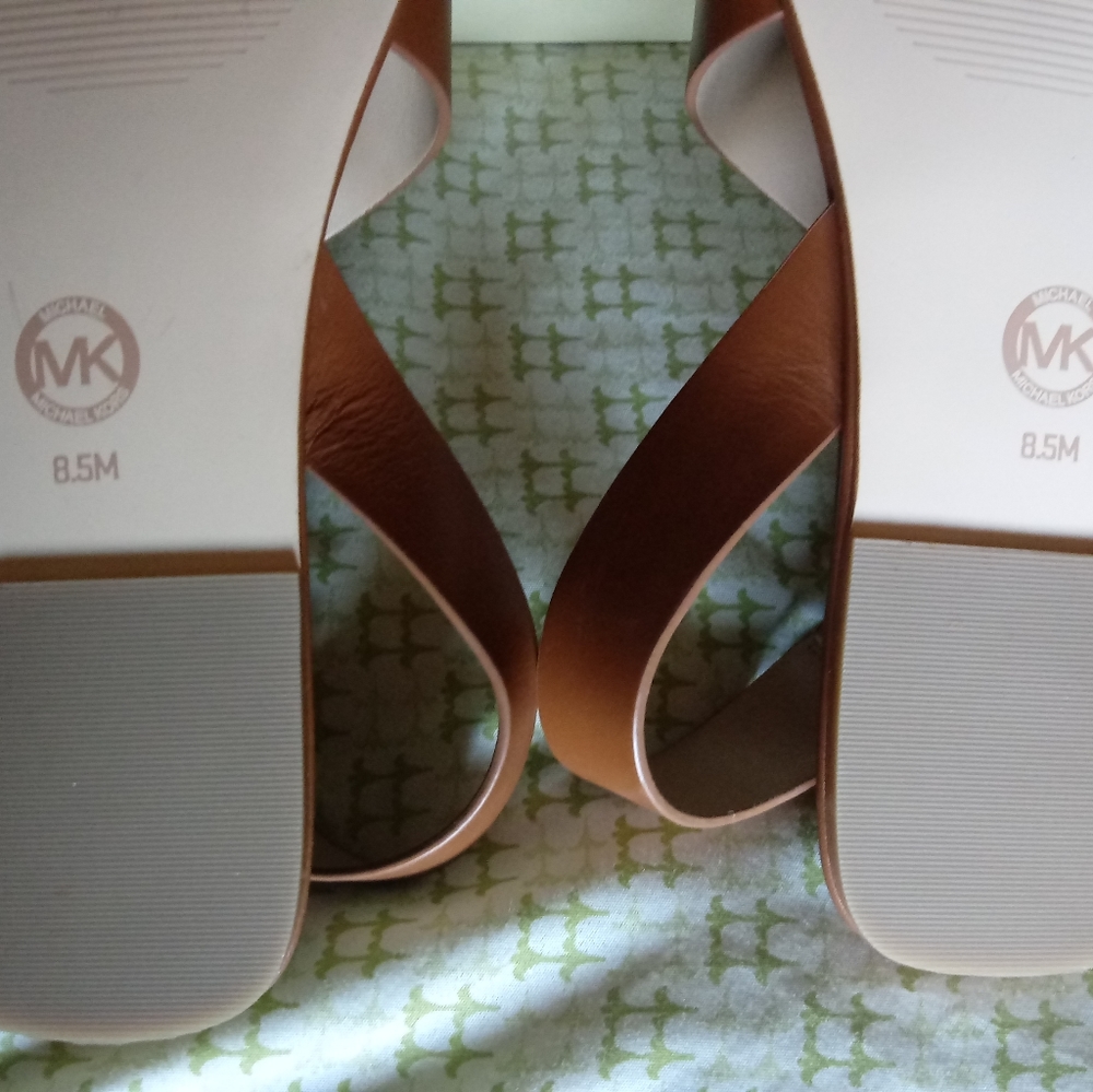 "New" Michael Kors Delilah Sandals - Picture 5 of 10